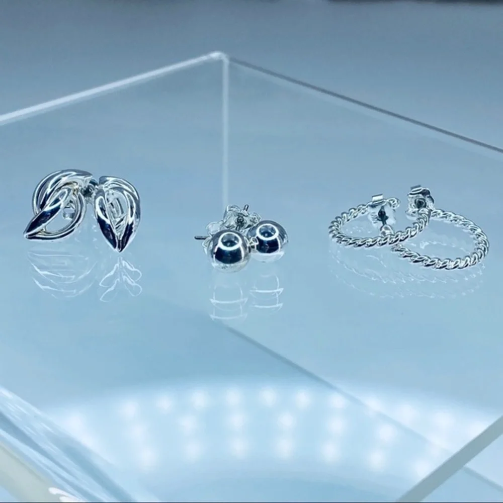INSTANT CLASS 3 PAIR EARRING GIFT SET - AVON